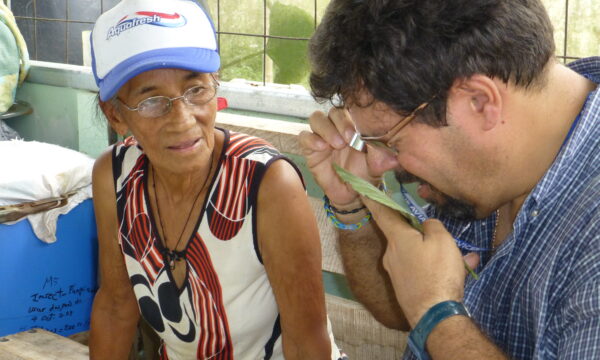 A woman farmer receiving advice at a plant clinic in Costa Rica