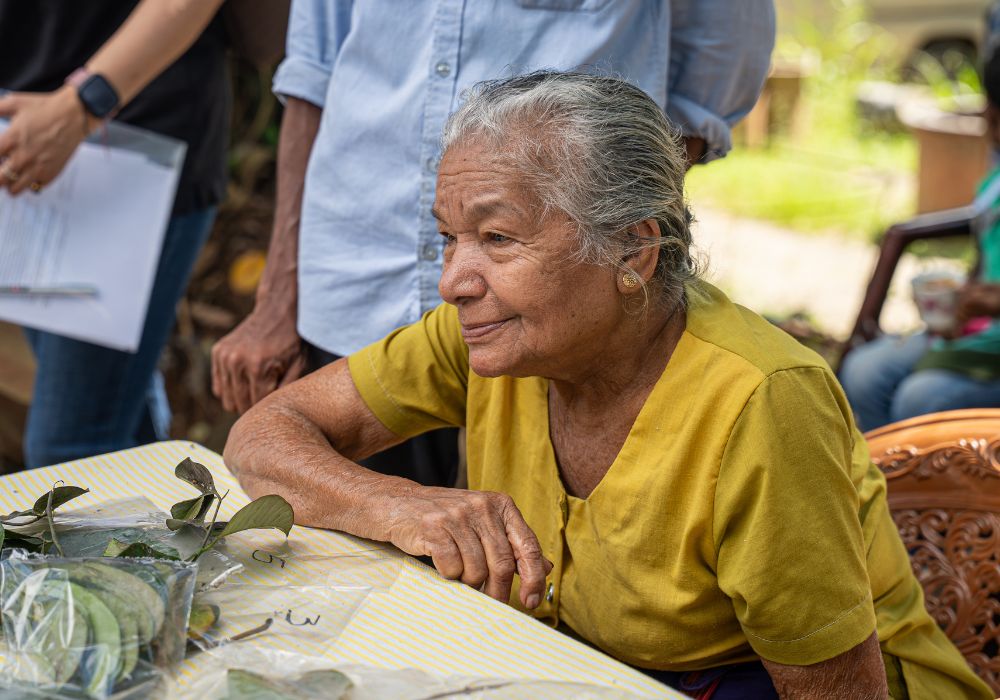 A farmer receiving advice at a plant clinic in Kandy